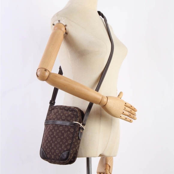 Louis Vuitton Danube cloth crossbody bag - Picture 5 of 6